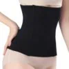 Svart shapewear för mage och midja på kvinna