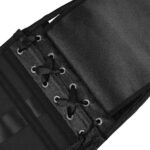 Svart korsett med snörning och metallöljetter.