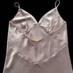 sidennattlinne - Mjukt Silkeslent nattlinne med justerbara axelband – feminin passform